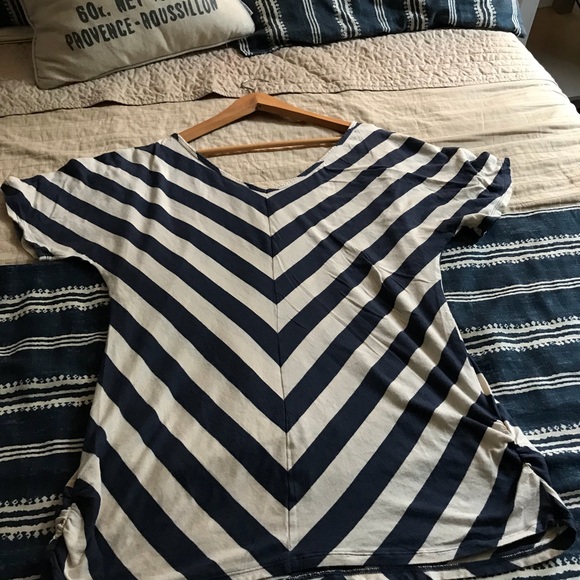 OLD NAVY Maternity Tee - Picture 6 of 6